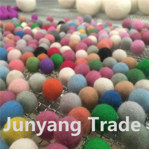 100% Wool Colorful Handmade Felt Ball for Christmas Decoration